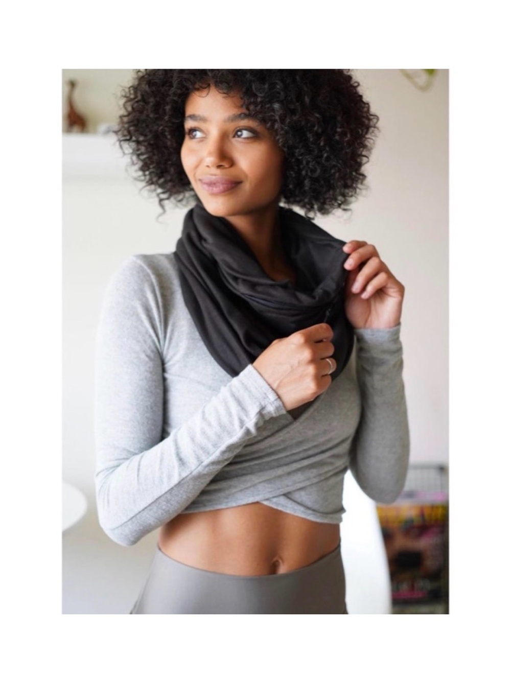 NWT Beyond Yoga Women's Pocket Infinity Scarf In Black